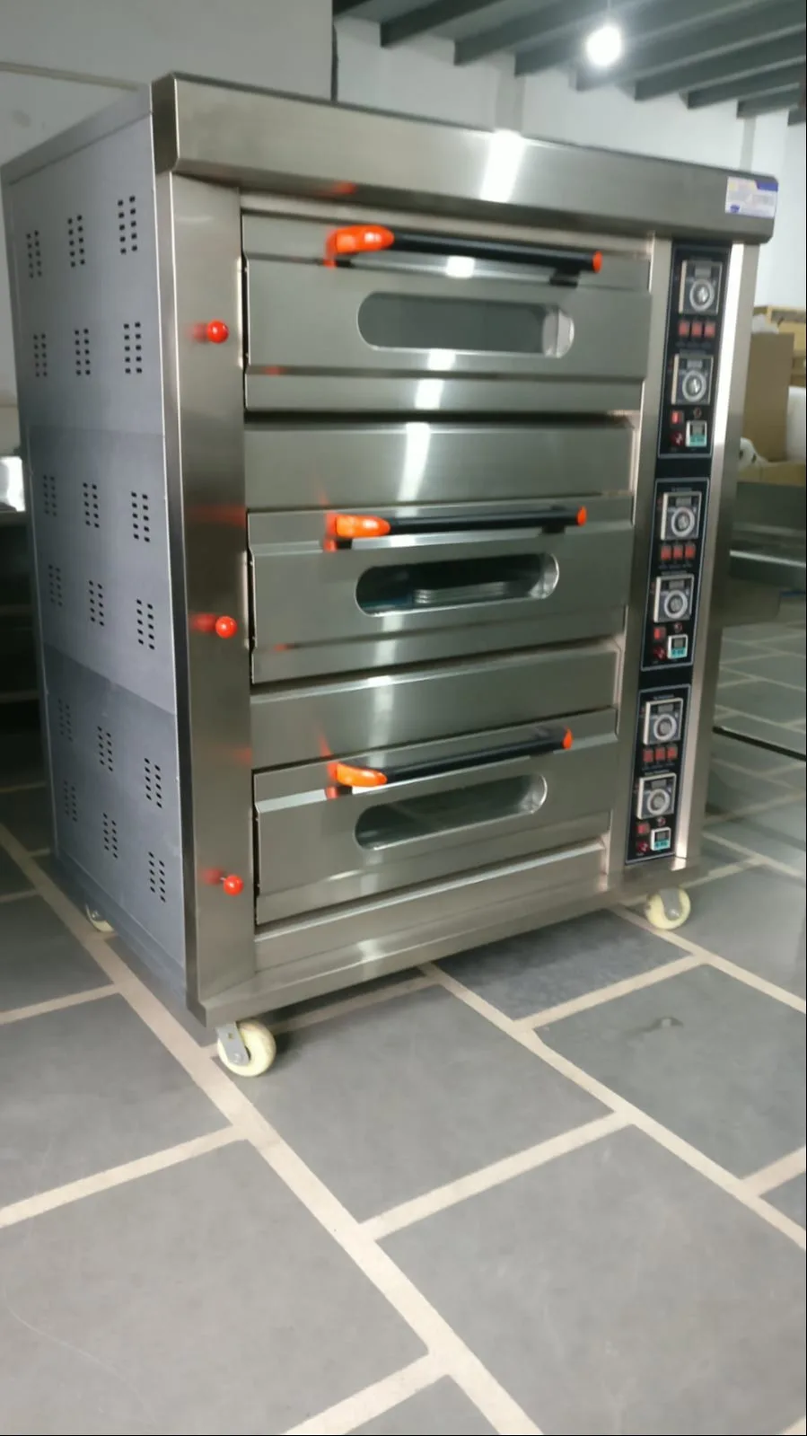 Chefglobe Gas Pizza Deck Oven – Three Deck Six Tray Digital (3 D – 6 T)